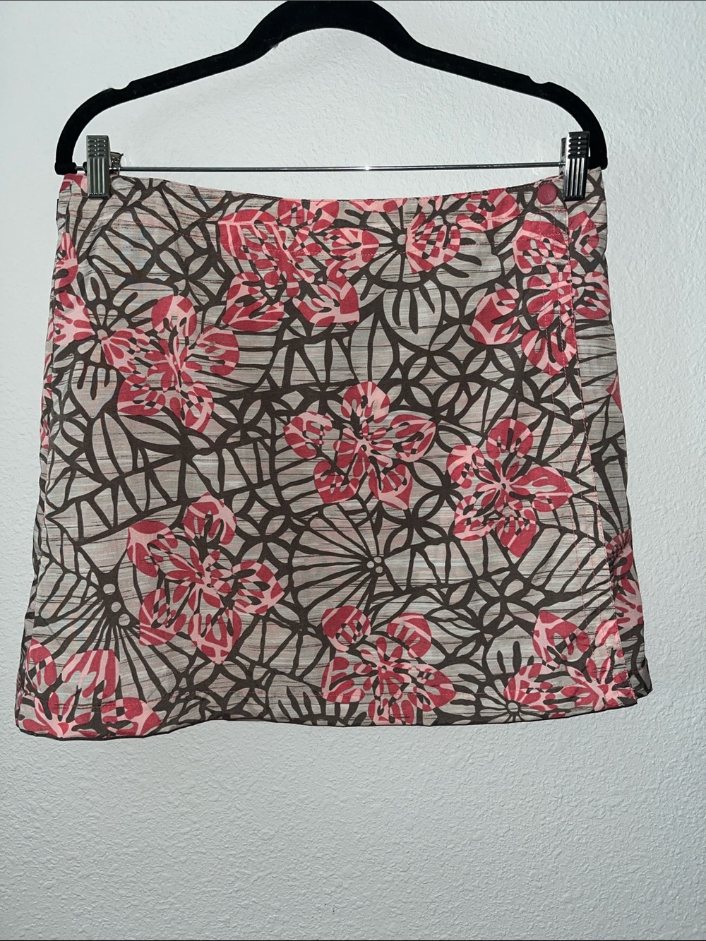 Columbia sportswear 
Woman’s Florals Print A-Line Skirt in Pink and Brown
Sz 10